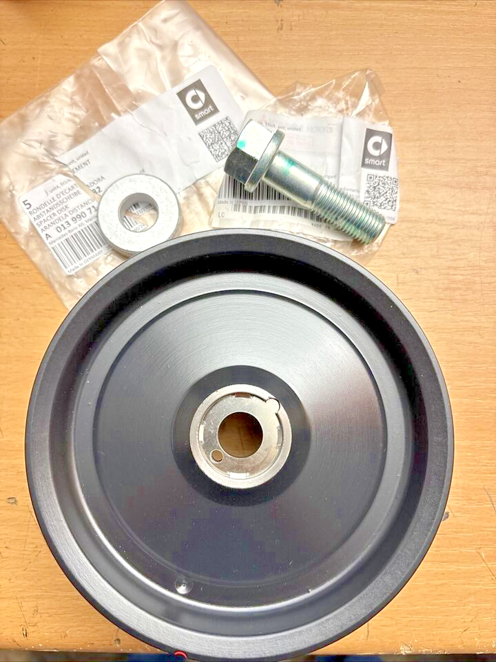 Für SMART 451 MHD Riemenscheibe Schwingungsdämpfer A1320300568 Schraube + Riemen – Bild 3