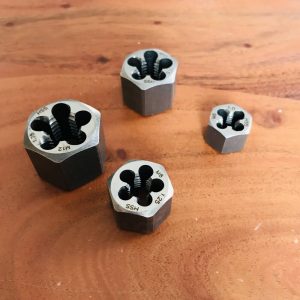 4 teiliges Gewindeschneidsatz M6 M8 M10 M12 Aussengewinde Mutter Gewindesteigung 1.0 1.25 1.5 1.75